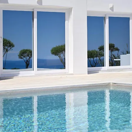 فيلة Lia Mykonos *