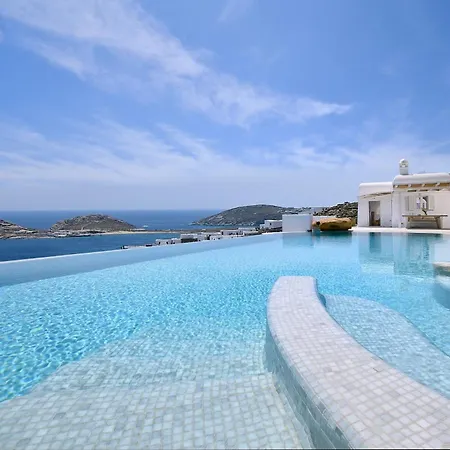 Lia Mykonos كالافاتيس