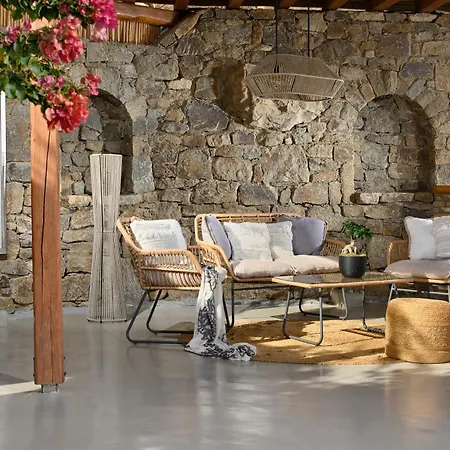 Lia Mykonos *