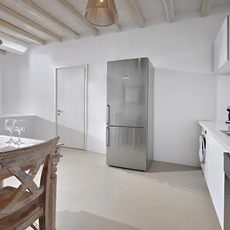 Lia Mykonos * كالافاتيس