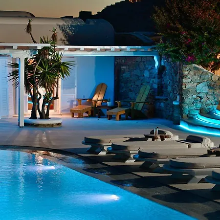 Lia Mykonos فيلة *