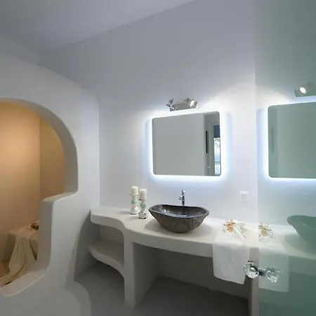 Lia Mykonos *