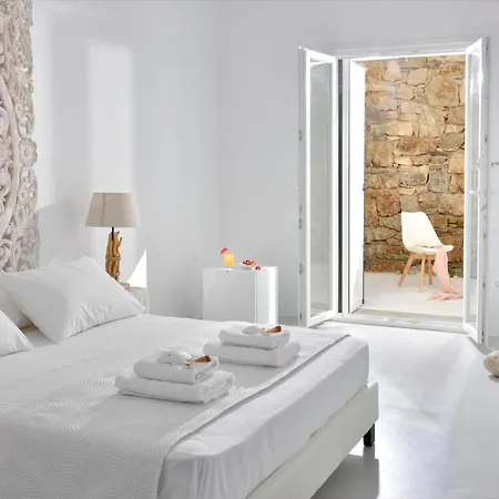 Lia Mykonos * كالافاتيس